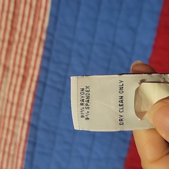 Gap black and white stretchy, tulip style skirt. - Picture 3 of 4